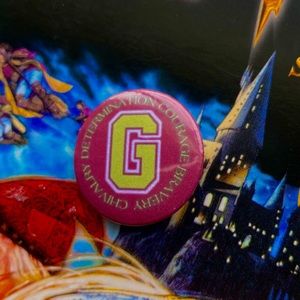 GRYFFINDOR TRAITS PIN